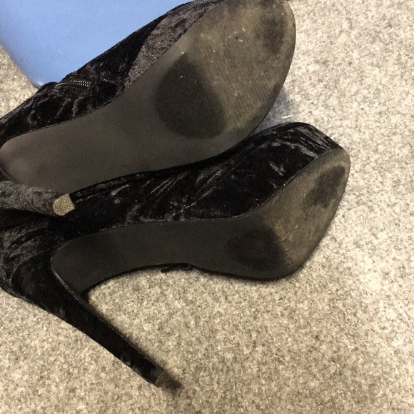 Shoedazzle Black Velvet Heeled Boots size 7.5 - Picture 5 of 7